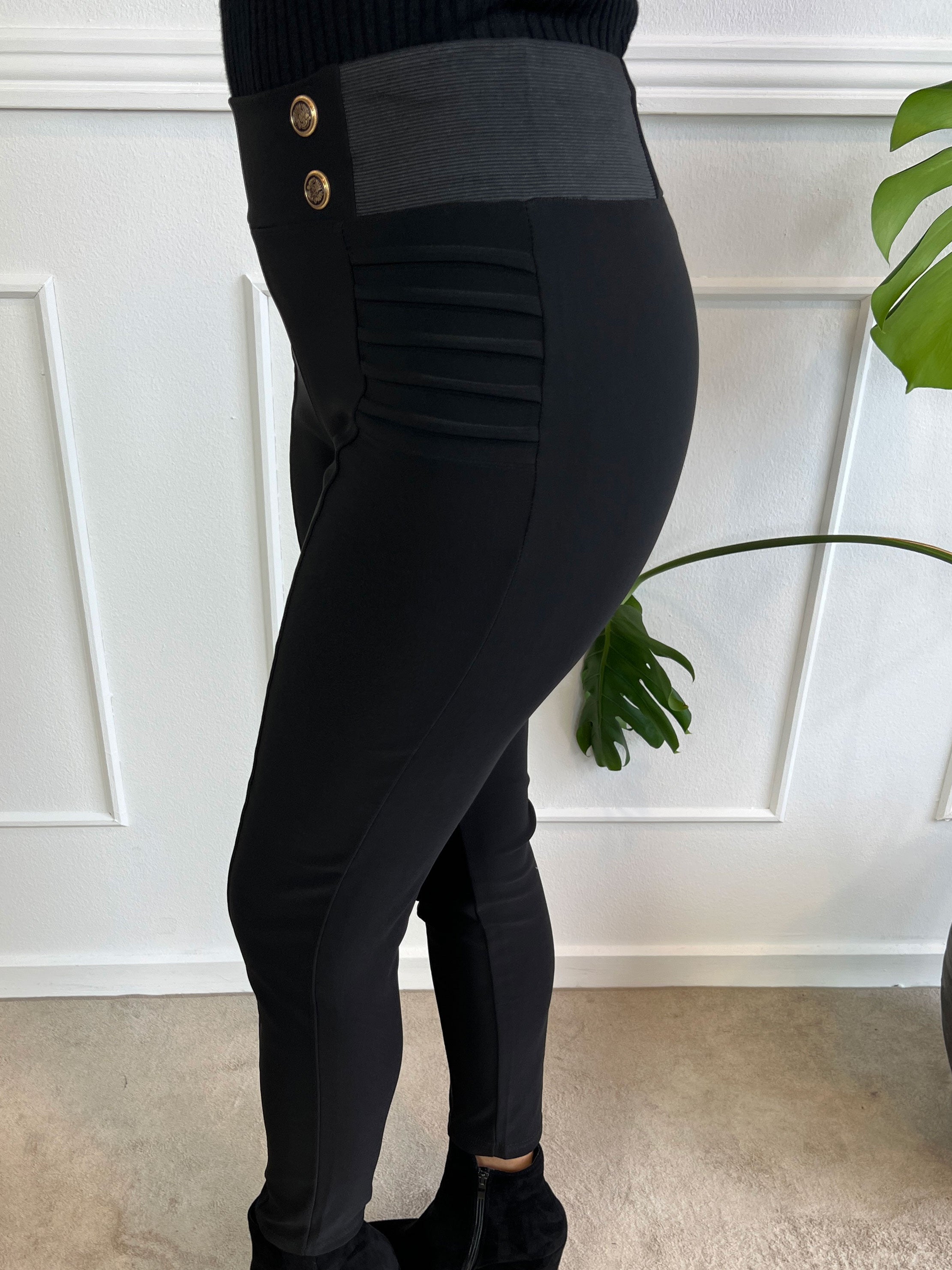 Akulina - Sorte leggings med guld knapper